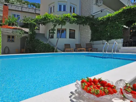 Geräumiges Ferienhaus in Omiš mit Privatem Pool - Photo 4