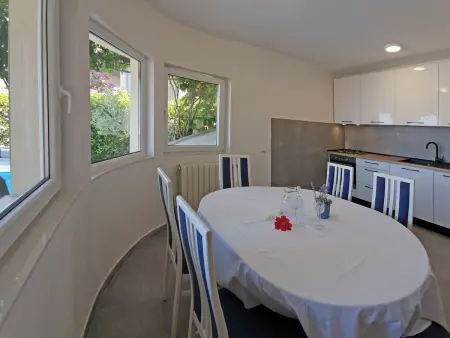 Geräumiges Ferienhaus in Omiš mit Privatem Pool - Photo 8