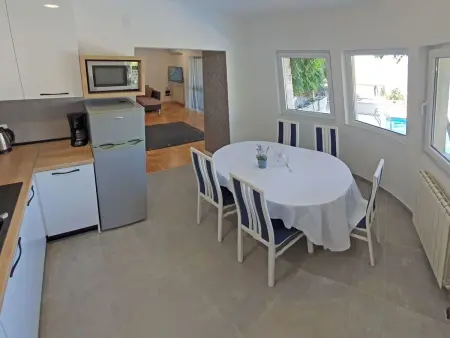 Geräumiges Ferienhaus in Omiš mit Privatem Pool - Photo 9