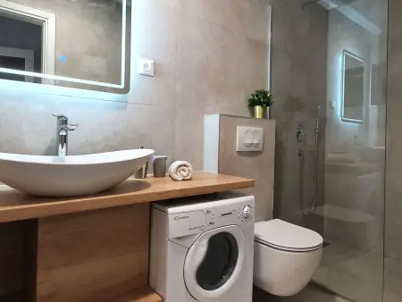 Geräumiges Ferienhaus in Omiš mit Privatem Pool - Photo 12