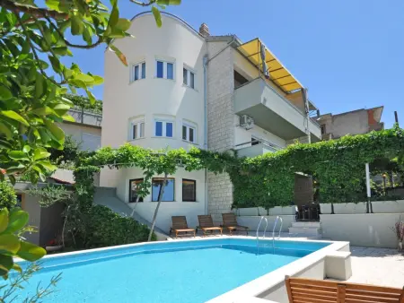 Geräumiges Ferienhaus in Omiš mit Privatem Pool - Photo 18