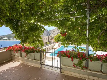 Geräumiges Ferienhaus in Omiš mit Privatem Pool - Photo 20