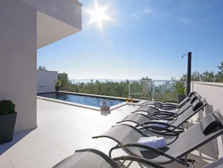 in Makarska mit Schöner Terrasse, Maison 6 personnes à Makarska - Photo 5