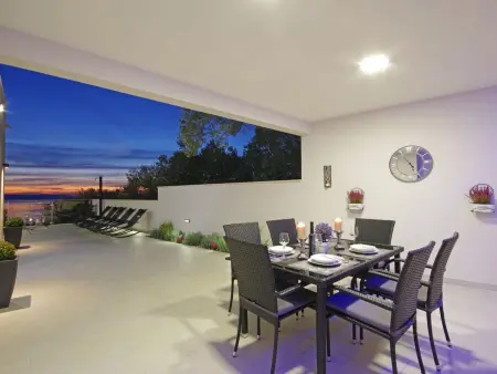 in Makarska mit Schöner Terrasse, Maison 6 personnes à Makarska - Photo 7