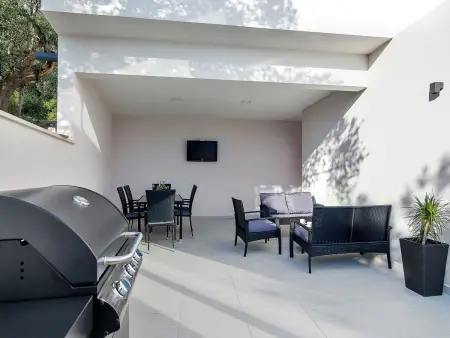 in Makarska mit Schöner Terrasse, Maison 6 personnes à Makarska - Photo 8