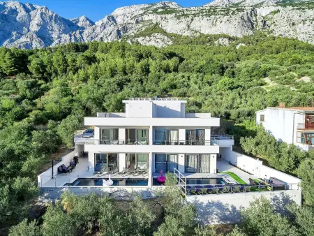 in Makarska mit Schöner Terrasse, Maison 6 personnes à Makarska - Photo 12