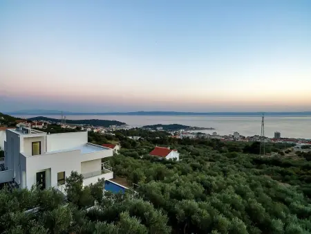 in Makarska mit Schöner Terrasse, Maison 6 personnes à Makarska - Photo 13
