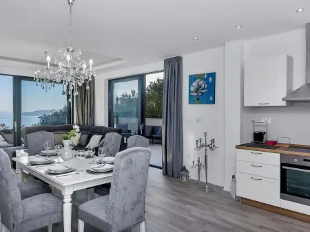 in Makarska mit Schöner Terrasse, Maison 6 personnes à Makarska - Photo 21