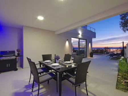 in Makarska mit Schöner Terrasse, Maison 6 personnes à Makarska - Photo 44