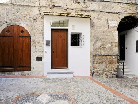 'Medieval House' mit Terrasse, Appartement 7 personnes à Ventimiglia - Photo 2