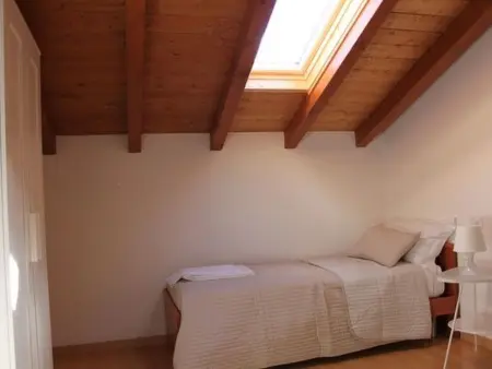 Dachgeschosswohnung am See für 6 Personen, Appartement 6 personnes à Domaso - Photo 5