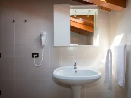 Zwei-Zimmer-Wohnung mit Parkplatz in der Nähe des Strandes - Photo 10