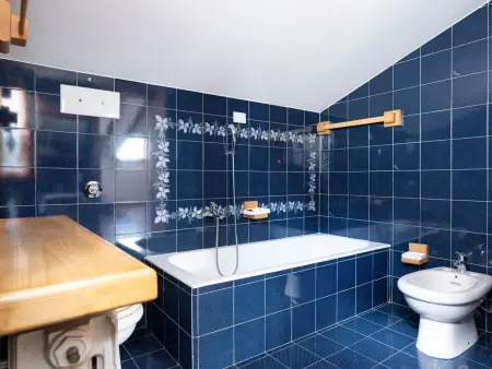 Gioia del Verde - Raum, Terrasse und Seeblick, Appartement 5 personnes à Fonteno - Photo 25