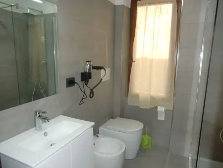 Erdgeschosswohnung mit Seeblick, Appartement 5 personnes à Bezzecca - Photo 12
