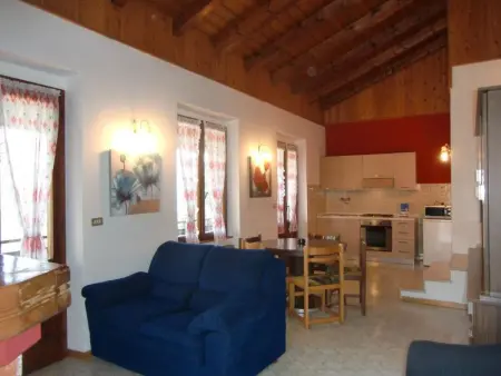 Wohnung im ersten Stock mit schönem Seeblick, Appartement 5 personnes à Bezzecca - Photo 2