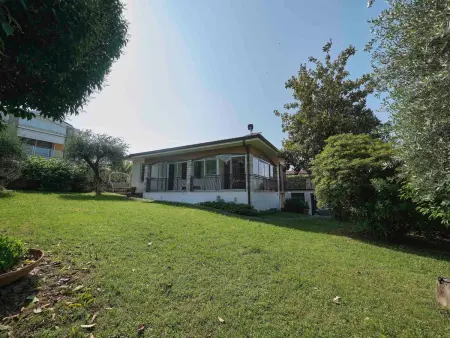 mit Seeblick und privatem Garten, Maison 6 personnes à Bardolino - Photo 10