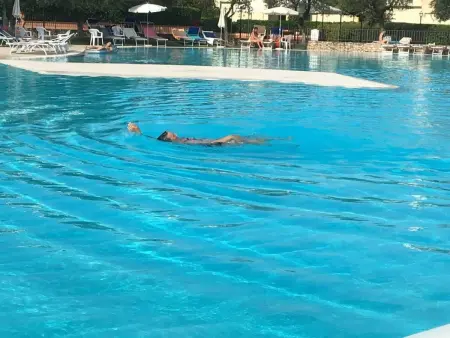 Wohnung im Resort mit großes Schwimmbad und Sportbereich - Photo 2