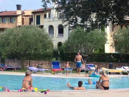 Wohnung im Resort mit großes Schwimmbad und Sportbereich - Photo 3