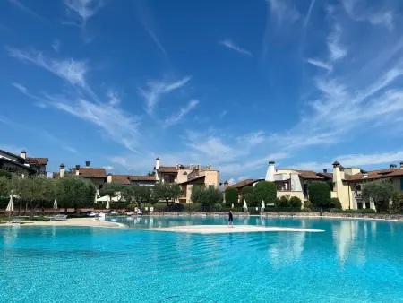 Wohnung im Resort mit großes Schwimmbad und Sportbereich - Photo 5