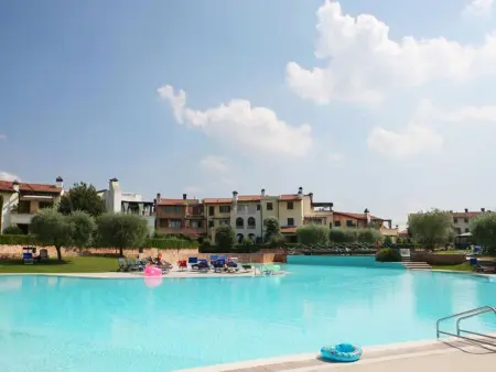 Wohnung im Resort mit großes Schwimmbad und Sportbereich - Photo 9