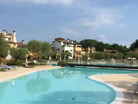Wohnung im Resort mit großes Schwimmbad und Sportbereich - Photo 35