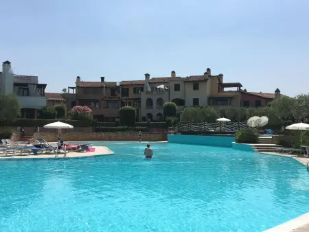 Wohnung im Resort mit großes Schwimmbad und Sportbereich - Photo 45