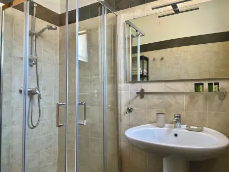 Gemütliche Drei-Zimmer-Wohnung mit Garten, Appartement 6 personnes à Sirmione - Photo 11