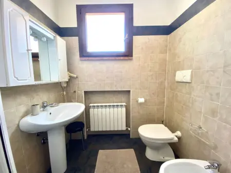 Gemütliche Drei-Zimmer-Wohnung mit Garten, Appartement 6 personnes à Sirmione - Photo 12