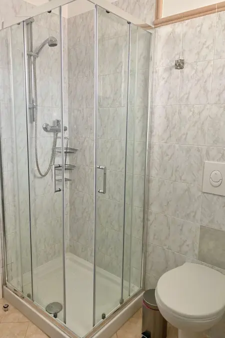 Gemütliche Drei-Zimmer-Wohnung mit Balkon, Appartement 6 personnes à Sirmione - Photo 8
