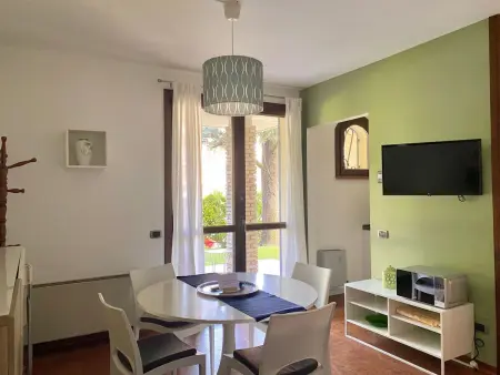 Gemütliche Drei-Zimmer-Wohnung mit Garten, Appartement 6 personnes à Sirmione - Photo 7
