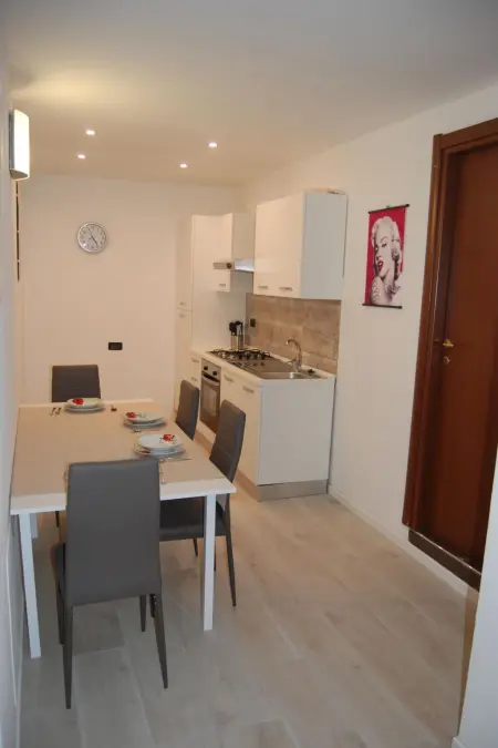 Ein-Zimmer-Wohnung 'Romantica' mit Terrasse, Appartement 4 personnes à Desenzano - Photo 5