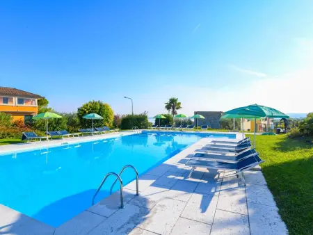 Wohnung mit Balkon, Schwimmbad und Seeblick, Appartement 6 personnes à Moniga del Garda - Photo 12