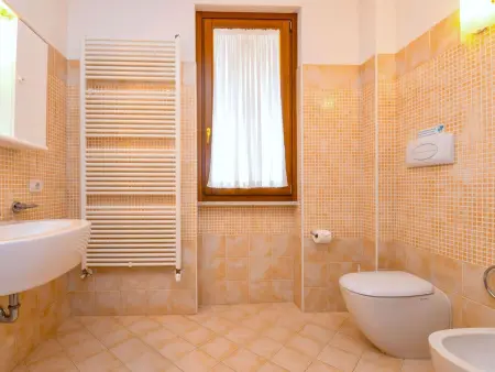 Wohnung mit Balkon, Schwimmbad und Seeblick, Appartement 6 personnes à Moniga del Garda - Photo 24