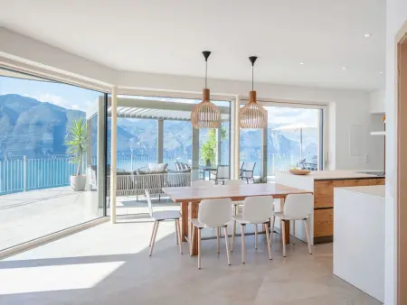 Alleinstehende Villa mit Pool und Traumaussicht, Maison 8 personnes à Brenzone - Photo 1