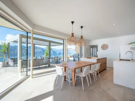 Alleinstehende Villa mit Pool und Traumaussicht, Maison 8 personnes à Brenzone - Photo 8