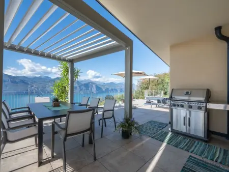 Alleinstehende Villa mit Pool und Traumaussicht, Maison 8 personnes à Brenzone - Photo 14