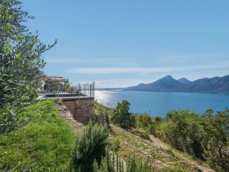 Alleinstehende Villa mit Pool und Traumaussicht, Maison 8 personnes à Brenzone - Photo 15