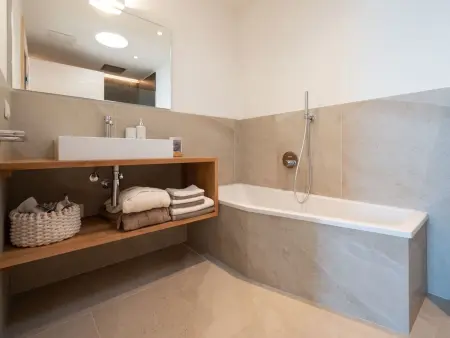 Alleinstehende Villa mit Pool und Traumaussicht, Maison 8 personnes à Brenzone - Photo 25