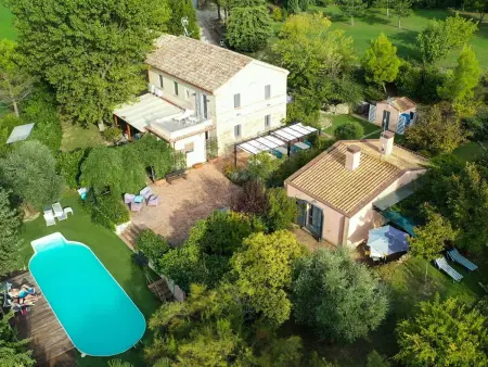 Haus der Musik 270m Veranda, Garten und Pool, Maison 8 personnes à Ostra - Photo 1