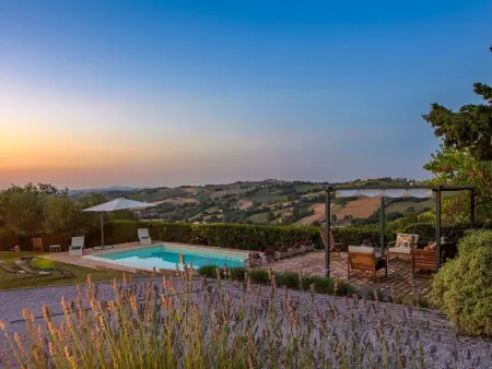 Casa Felicità, Marche Ferienhäuser, Maison 8 personnes à Cessapalombo - Photo 10