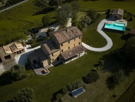 Villa mit privatem Pool und Wellnessbereich, Maison 12 personnes à Cessapalombo - Photo 1
