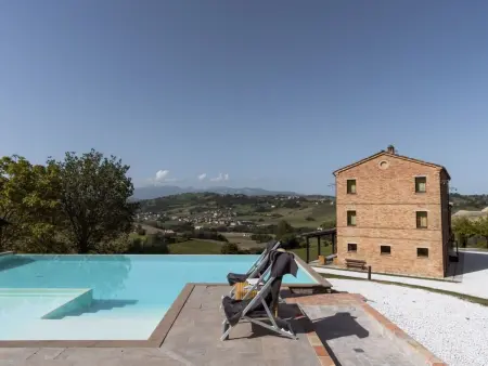 Villa mit privatem Pool und Wellnessbereich, Maison 12 personnes à Cessapalombo - Photo 2