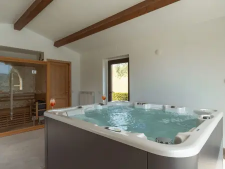 Villa mit privatem Pool und Wellnessbereich, Maison 12 personnes à Cessapalombo - Photo 10