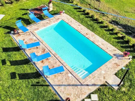 Ferienvilla mit privatem Pool und Whirlpool, Maison 10 personnes à Cessapalombo - Photo 1