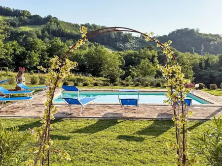 Ferienvilla mit privatem Pool und Whirlpool, Maison 10 personnes à Cessapalombo - Photo 2