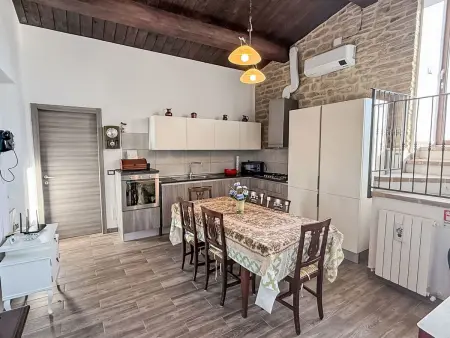 Ferienvilla mit privatem Pool und Whirlpool, Maison 10 personnes à Cessapalombo - Photo 9