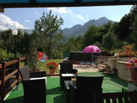Schönes Ferienhaus in Sarnano mit privatem Pool - Photo 3