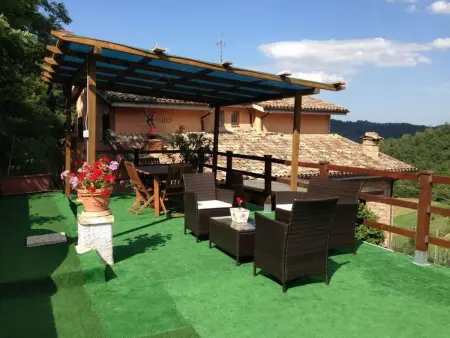 Schönes Ferienhaus in Sarnano mit privatem Pool - Photo 7