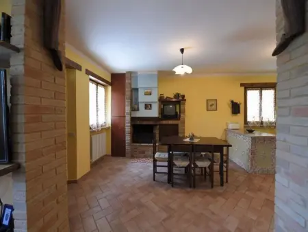 Schönes Ferienhaus in Sarnano mit privatem Pool - Photo 10