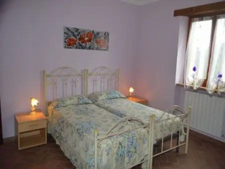Schönes Ferienhaus in Sarnano mit privatem Pool - Photo 13